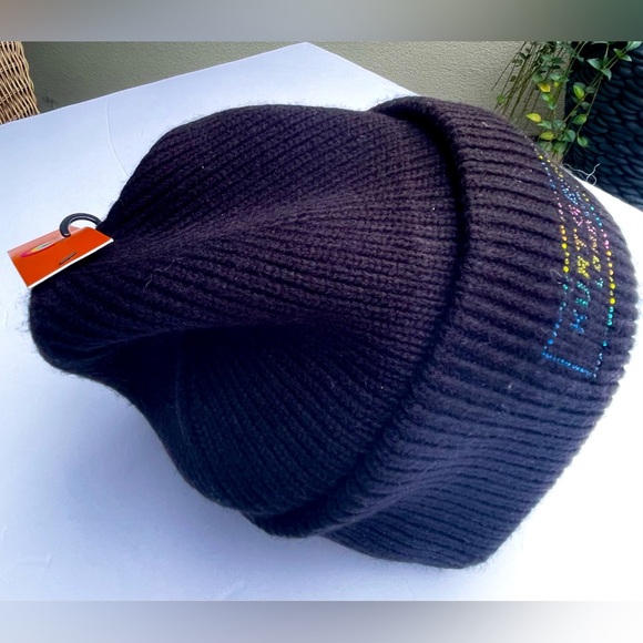 Kurt Geiger Women Black Beanie.
NWT - Picture 10 of 17